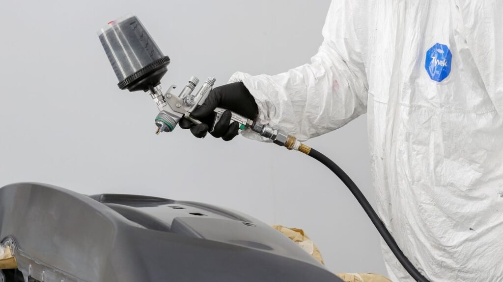 Déchromage voiture à Paris : des chromes noir mat sans abîmer votre peinture